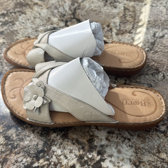 Born ivory shoes, size 9, like new condition, worn once. - Picture 2 of 5